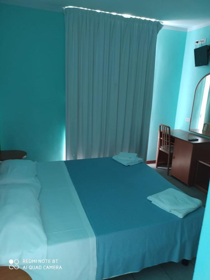 Hotel Blue Moon Rímini Exterior foto